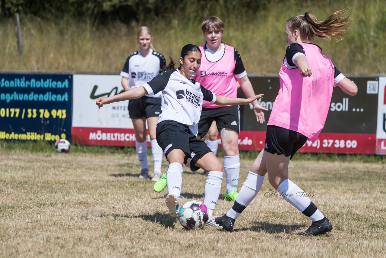 Bild 144 - wBJ TuRa Meldorf/Buesum - JFV Luebeck : Ergebnis: 1:0